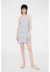 vestido-recto-corto-de-tirantes-con-estampado-de-flores-pastel